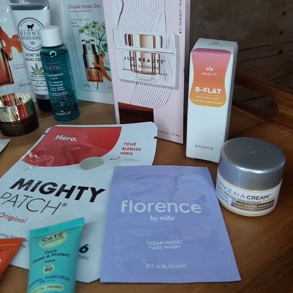 21 Piece Skincare Sample Set - Picture 4 of 6
